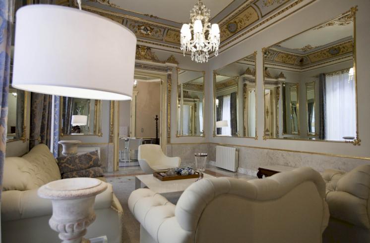 Edificio palaciego en venta en Valencia, completamente restaurado.